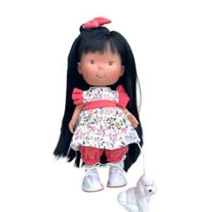 Pippa Coral con il suo cagnolino- Nines d'onil